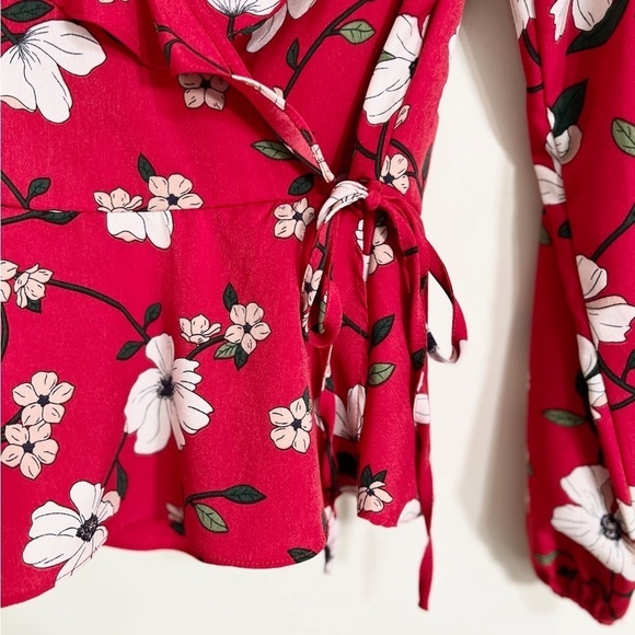 LYDELLE Floral Ruffle Wrap Top Dogwood Blossoms Office Contemporary Size Medium - Picture 7 of 12